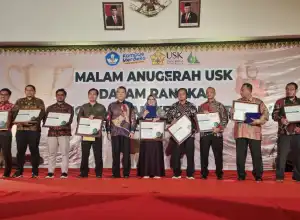 9 Unit Bisnis Berprestasi USK Terima Business Awards 2022