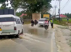Musim Hujan, Pengendara Diimbau Waspadai Genangan Air di Badan Jalan