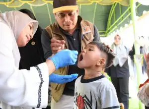 Di Jantho, Anak-Anak Diberi Vaksin Polio