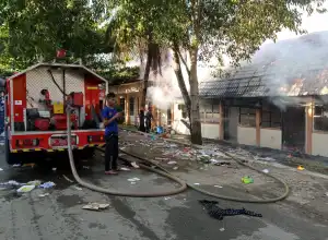 Breaking News: Asrama Siswa SMA Modal Bangsa Aceh Besar Terbakar
