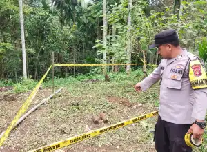 Hendak Menanam Pohon Keladi, Warga Temukan 2 Buah Mortir yang Diduga Peninggalan Belanda