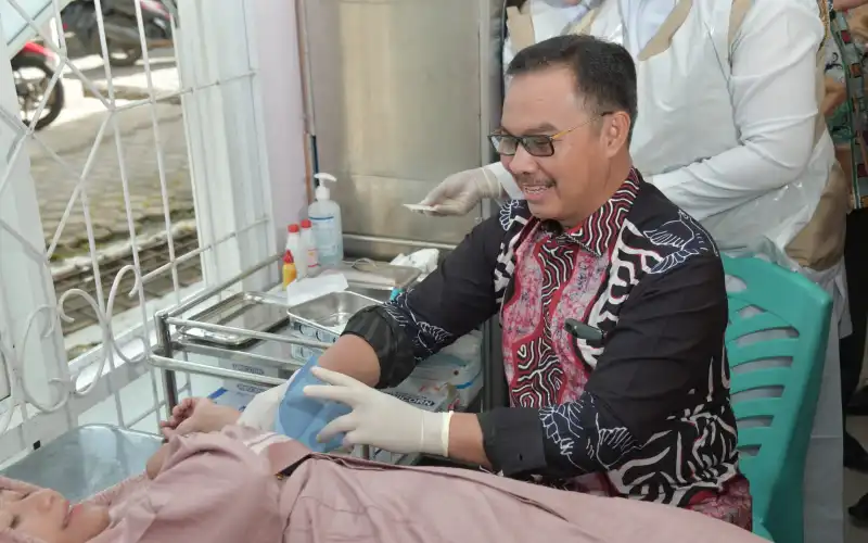 Kepala BKKBN Pusat Layani Masyarakat di Puskesmas Bukit, Bener Meriah