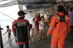 Cuaca Buruk, Satgas SAR Lhokseumawe Bersama Tim Gabungan Lakukan Patroli di Objek Wisata