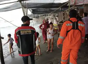Cuaca Buruk, Satgas SAR Lhokseumawe Bersama Tim Gabungan Lakukan Patroli di Objek Wisata
