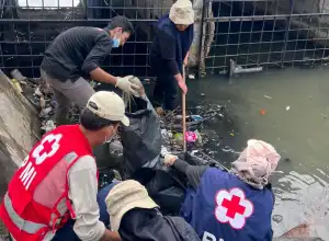 PMI Lhokseumawe dan Duta Wisata Gelar Aksi Bersih Kota