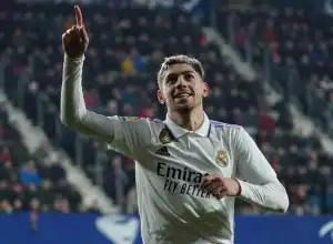 Real Madrid taklukkan Osasuna 2-0 untuk dekati Barcelona
