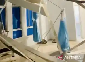 Plafon Ruang Bangsal Paru RSUD Sultan Iskandar Muda Nagan Raya Rubuh