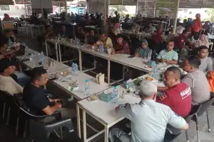 Samsat Lhokseumawe Diskusi Pelayanan Publik Bersama Awak Media di Warung Kopi