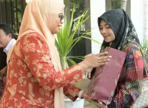 DWP Aceh Berbagi Bingkisan untuk Pegawai Non ASN