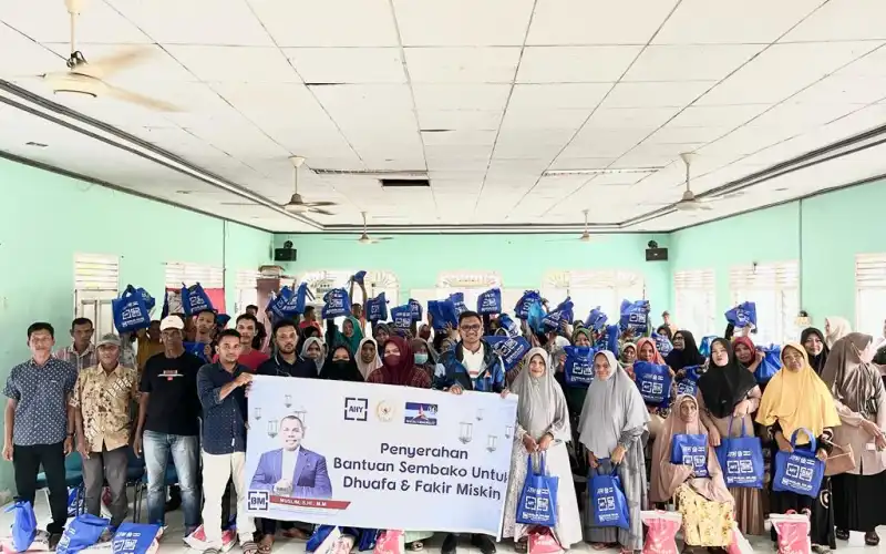 Anggota DPR RI Muslim Bagikan Paket Lebaran untuk Masyarakat di Aceh