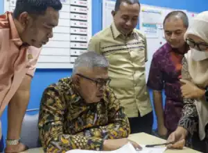 Sekda dan Anggota Komisi V DPR Aceh Tinjau RSUDZA