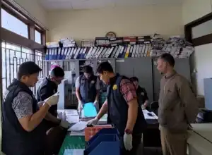 Tim Tipidkor Ditreskrimsus Polda Aceh Geledah Kantor Dinkes Aceh Tengah
