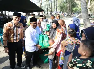 Angka Stunting Tinggi, Pj Bupati Mahyuzar dan Dandim Letkol Hendra Beri Bantuan Untuk 20 Anak Keluarga Besar Kodim