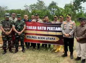 Kapolres Aceh Utara Lakukan Peletakan Batu Pertama Tanda Pembangunan Mushola di Daerah Terisolir