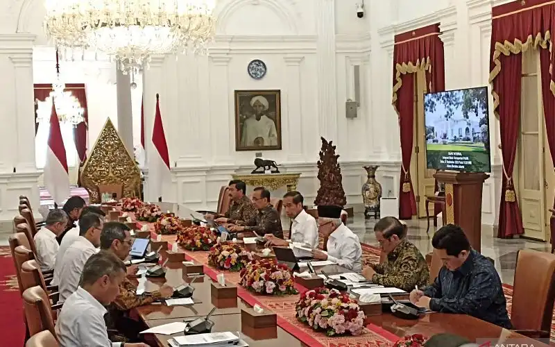 Jokowi minta percepat bangun penghubung LRT dan kereta cepat di Halim