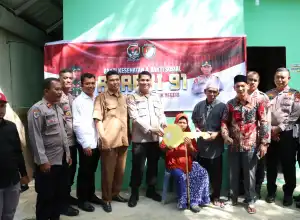 Kapolres Aceh Utara Serahkan Bantuan Rumah Layak Huni