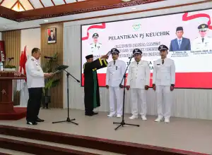 Lantik Tiga Penjabat Keuchik, Pj Wali Kota Imran : Bisa Diberhentikan Sebelum Satu Tahun