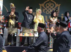 Pawai Budaya PKA-8 Pukau Ribuan Mata Penonton
