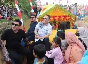 Pawai Kapal Hias PKA-8 Hipnotis Ribuan Masyarakat Aceh