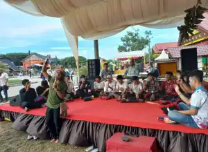 Fikar W Eda dan Mustafa Ismail Tampil Memukau Anjungan Bener Meriah