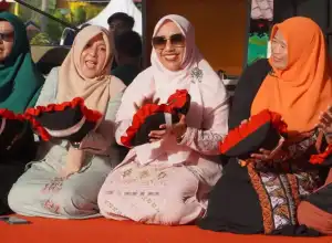 Pj Ketua PKK Bener Meriah Tampil Berseni Melalui Didong di PKA