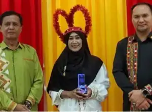 Ana Kobat Terima Anugerah Syah Alam