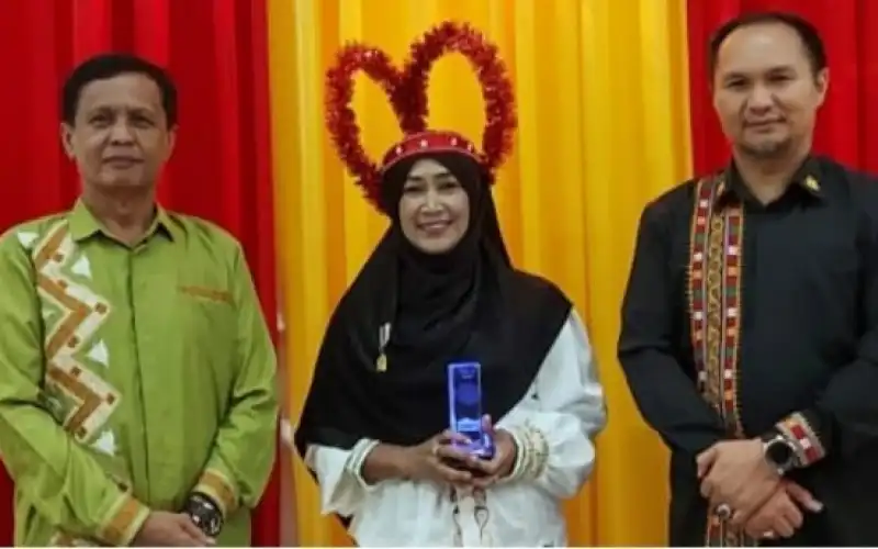 Ana Kobat Terima Anugerah Syah Alam