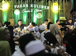 Partisipan Pasar Kuliner PKA-8 Jamu Makan Malam dan Santuni 50 Anak Yatim