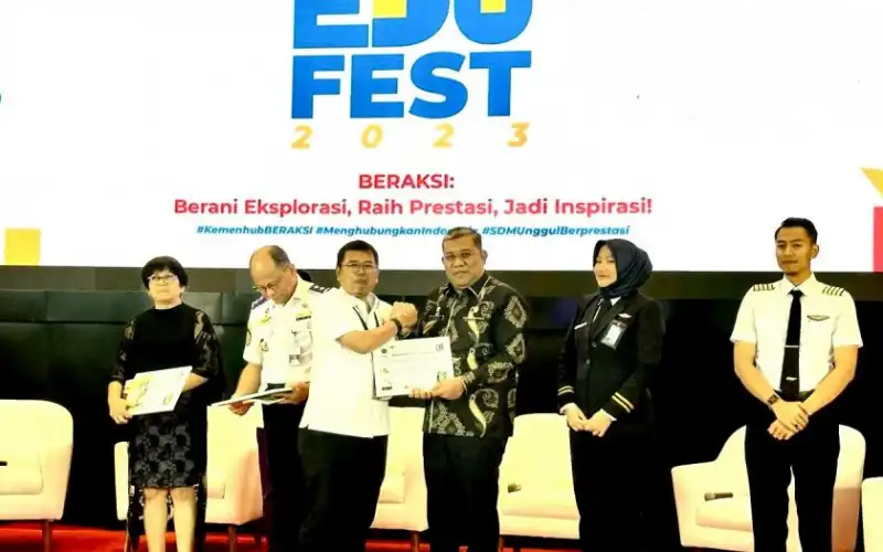 T Robby Irza Jadi Tokoh Inspirasi Nasional Insan Transportasi
