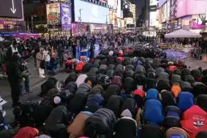 Muslim New York Tarawih Perdana di Time Square