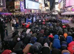 Muslim New York Tarawih Perdana di Time Square