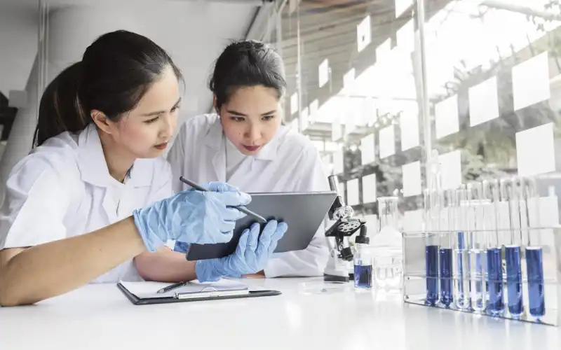 Kenaikan Partisipasi Perempuan di Bidang STEM Lambat: Terhambat Sejak Hulu hingga Hilir
