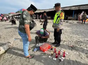 Dua Terduga Pejudi Lempar Gelang di Pantai Ujong Blang Ditangkap