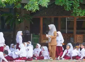 Hadapi Suhu Ekstrem, SDN 16 Banda Aceh Inisiasi Pembelajaran Terbuka