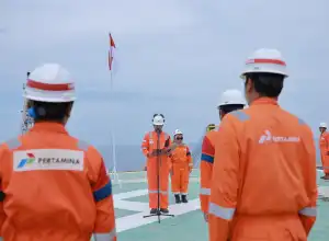 PHE NSO Kibarkan Merah Putih di Lepas Pantai Selat Malaka