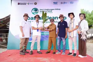 PT PIM Peringati Hari Lingkungan Hidup 2025 dengan Aksi Bersih Pantai dan Tanam Ratusan Pohon