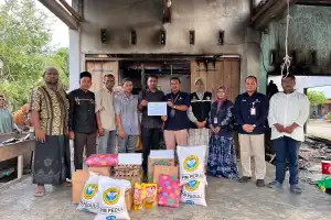 PT PIM Salurkan Bantuan Tanggap Bencana Kebakaran di Dewantara