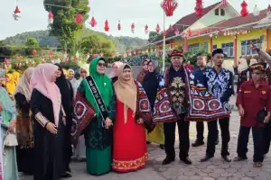 Pemkab Bener Meriah Langsungkan Prosesi Menyerahen Anak Ku Tengku Guru 