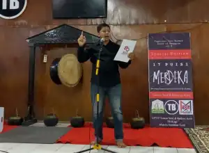  2 Dekade Damai Aceh, Ansar Salihin Baca Puisi “Arti Kemerdekaan” di Sound of Nanggroe Vol. 9