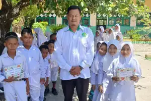 Guru Sebagai Akar Sumber Daya Manusia Untuk Generasi Emas 