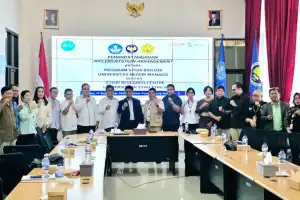 Kepala ARC-USK Menjadi Narasumber di Universitas Negeri Manado