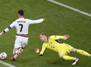 Ronaldo Lewati Rekor Platini Sebagai Pencetak Gol Terbanyak Euro
