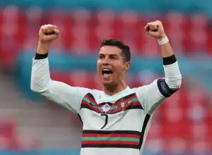 Gegara Ronaldo Singkirkan Coca Cola Perusahaan Merugi Hingga Rp 57 Triliun