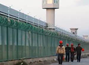 Pejabat China Mendapat Sanksi atas Pelanggaran HAM terhadap Muslim Uighur