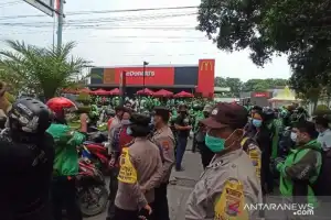 Polisi Bubarkan Kerumunan Promo "BTS Meal" McDonald's di Medan