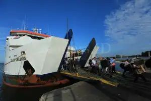 Foto Feature: Arus Balik Antar Pulau Membludak