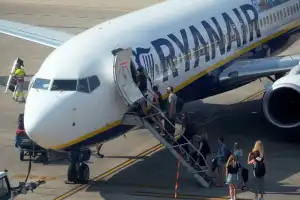 Ryanair sebut Belarus Tolak Permintaan Pilot untuk Hubungi Maskapai
