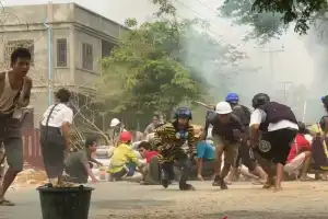 Pasukan Keamanan Myanmar Tembaki Pekerja Medis