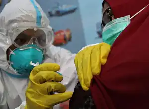 Jadi Garda Depan Vaksinasi, Tenaga Kesehatan Jangan Terpengaruh Hoaks