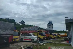 Belasan Truk Angkutan Barang Tertahan di Calang Akibat Cuaca Buruk